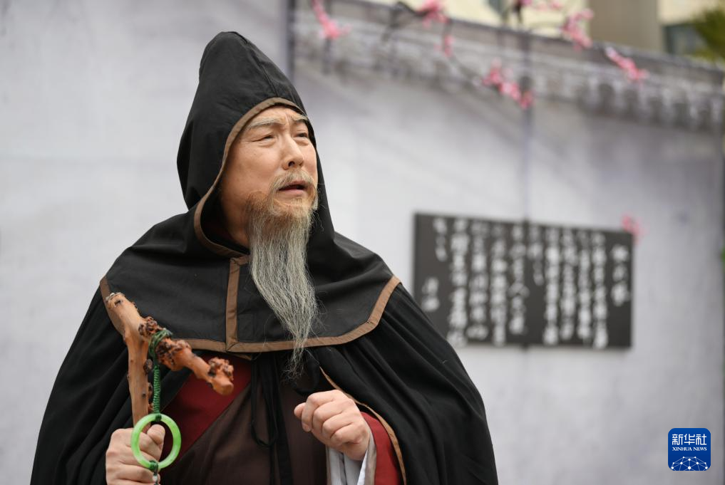 在城市街角邂逅“诗人陆游”