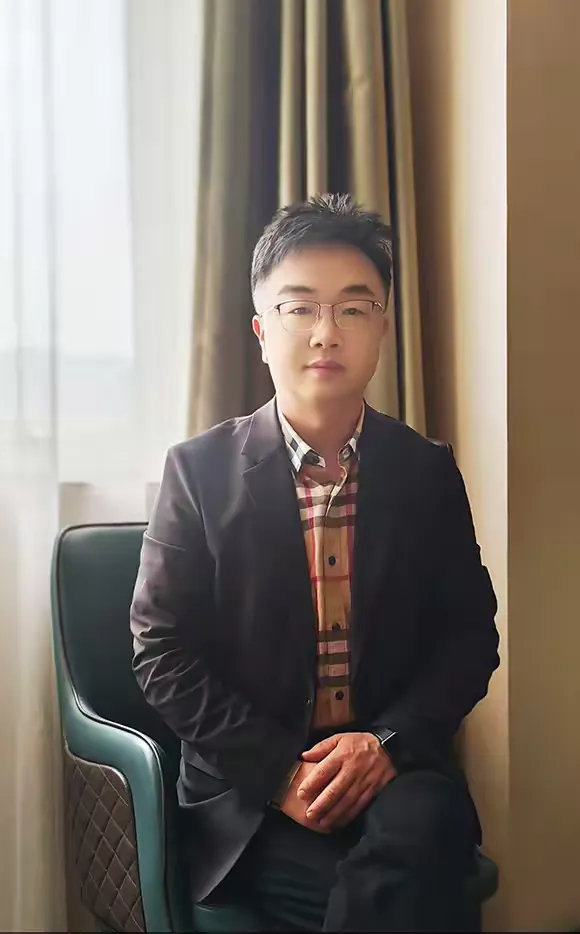 广采博取出新意  真意弥漫骨气刚  ——蓝洋合隶书作品